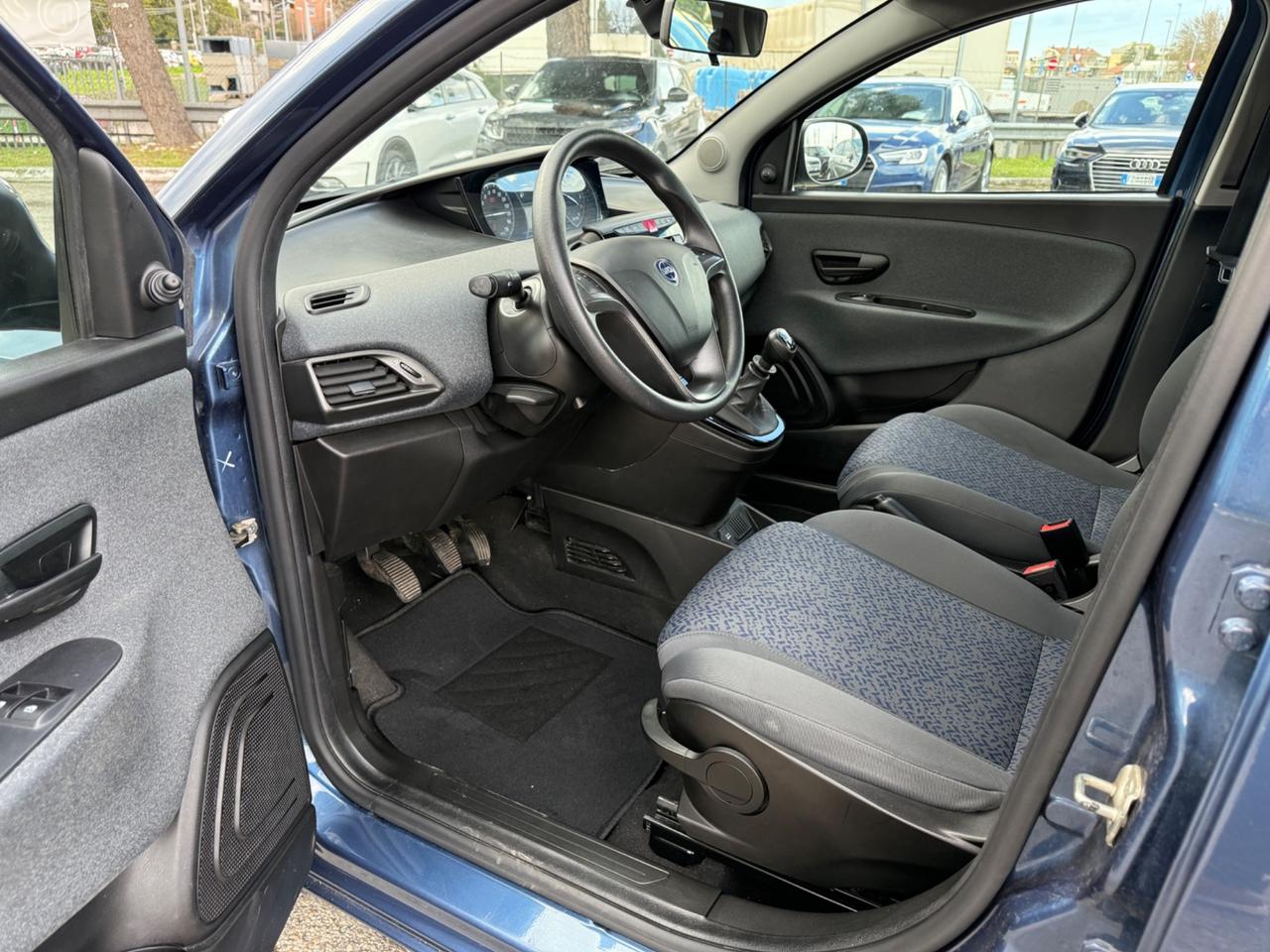 Lancia Ypsilon 1.0 FireFly 5 porte S&S Hybrid Ecochic Silver