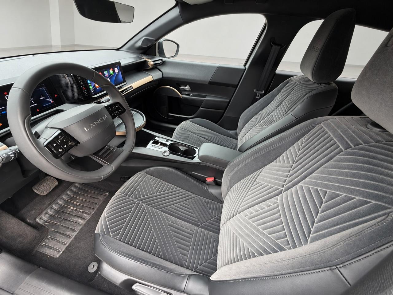 Lancia Ypsilon Hybrid e-DCT LX