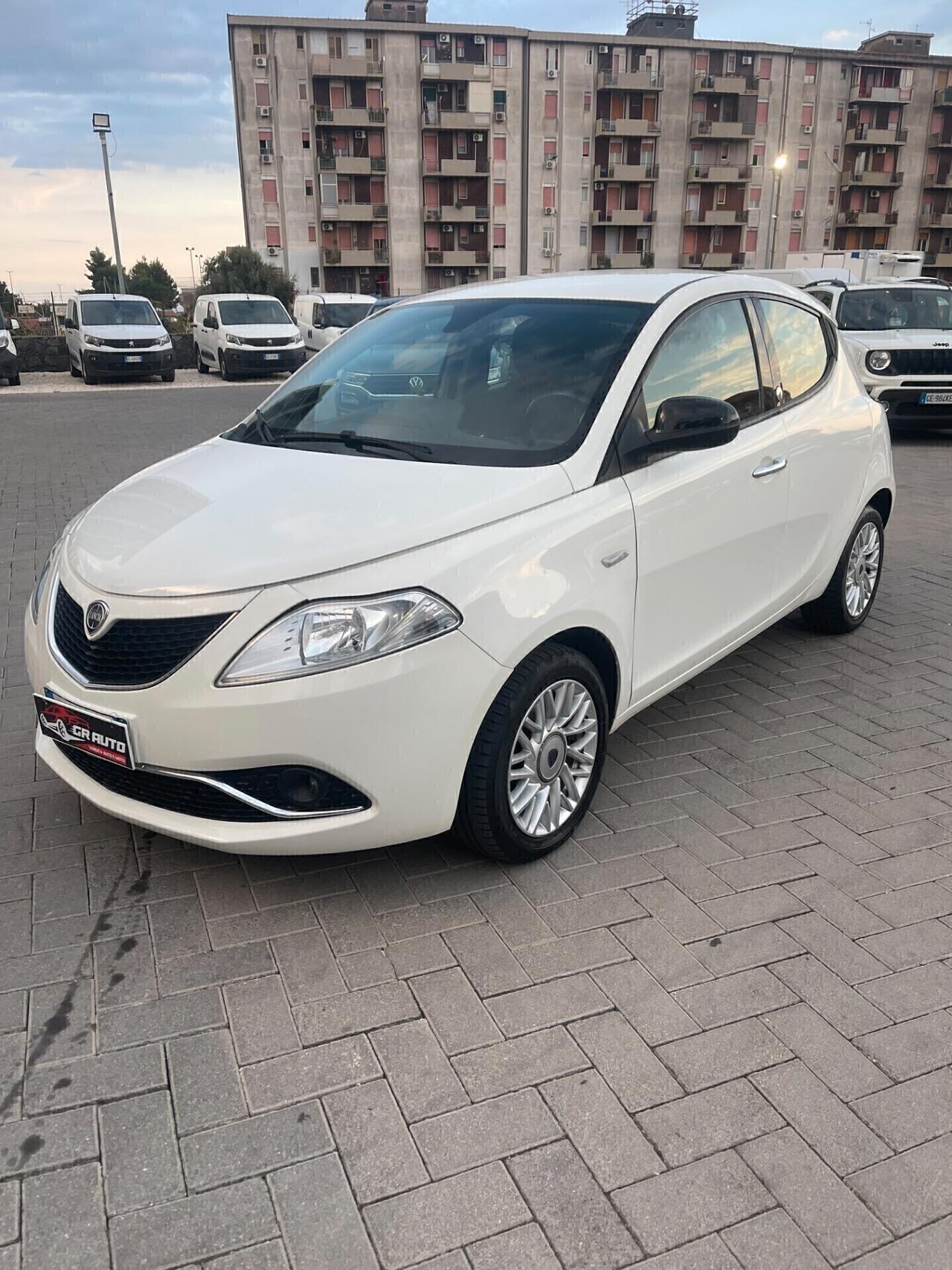 Lancia Ypsilon 1.2 69 CV Ecochic Platinum