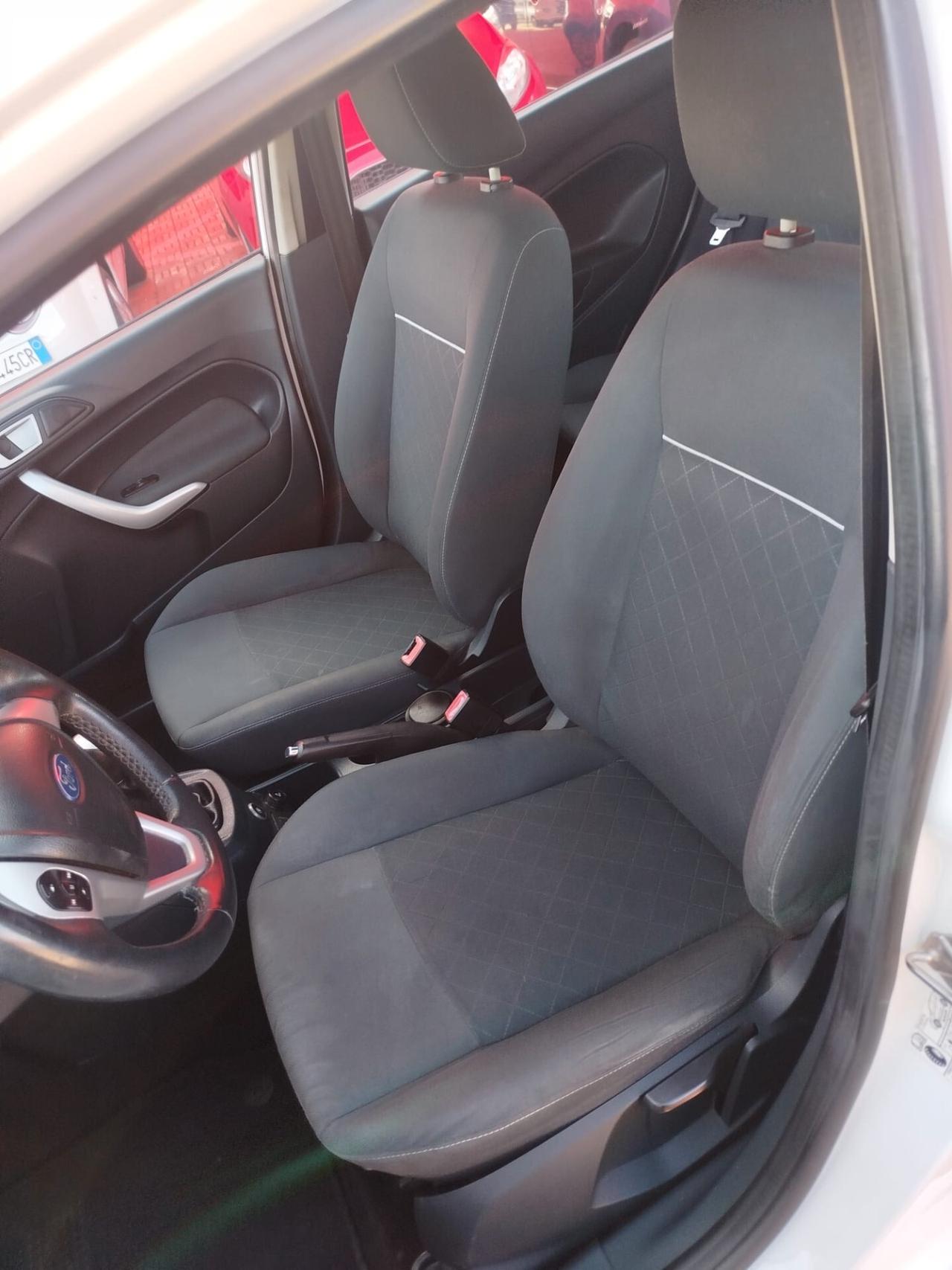 Ford Fiesta 1.4 BENZ/ GPL DI SERIE