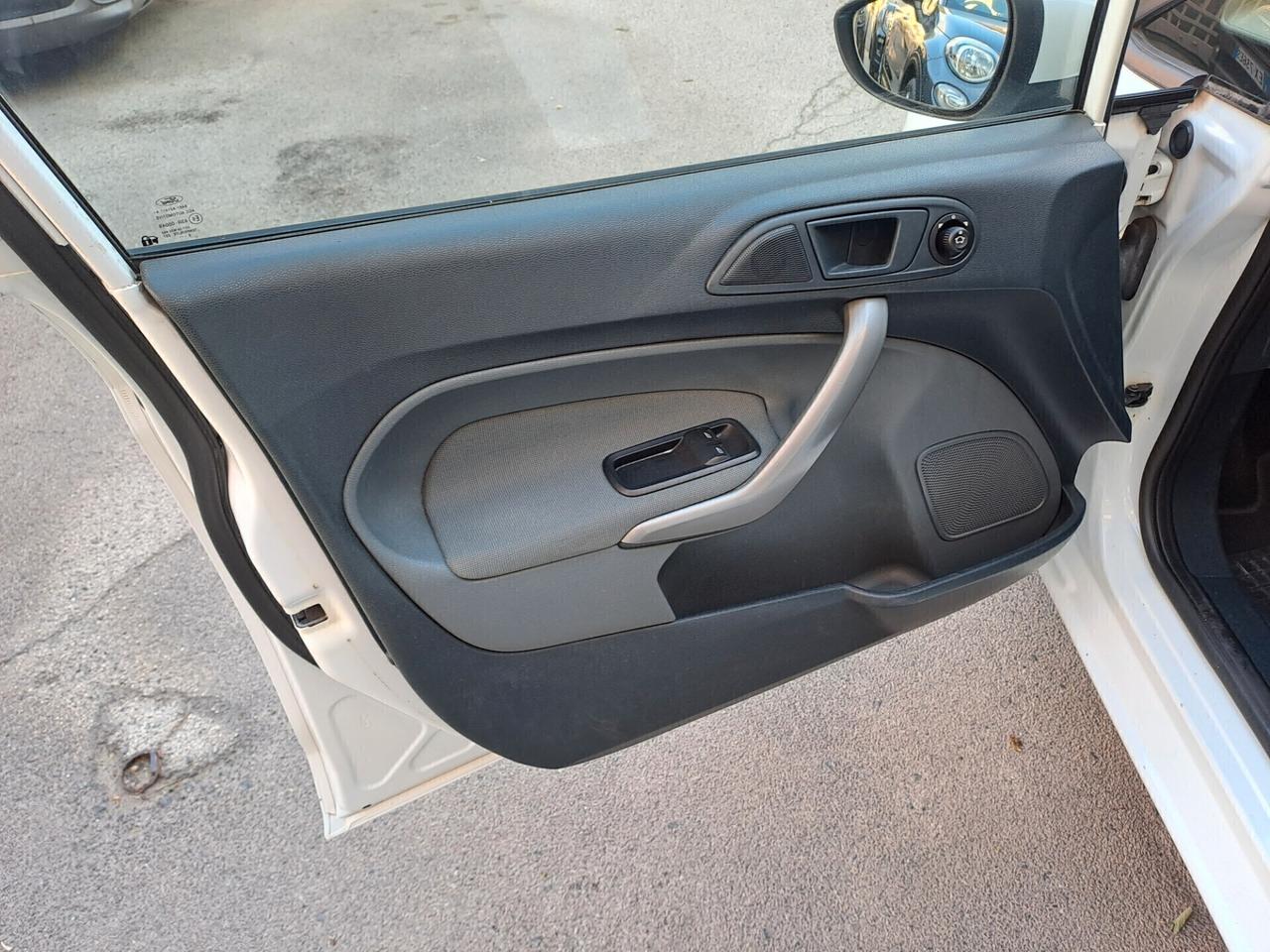 Ford Fiesta 1.4 5 porte Bz.- GPL Titanium