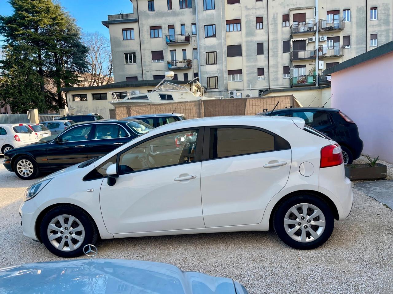 Kia Rio 1.4 CRDi Tagliandata NEOPATENTATI