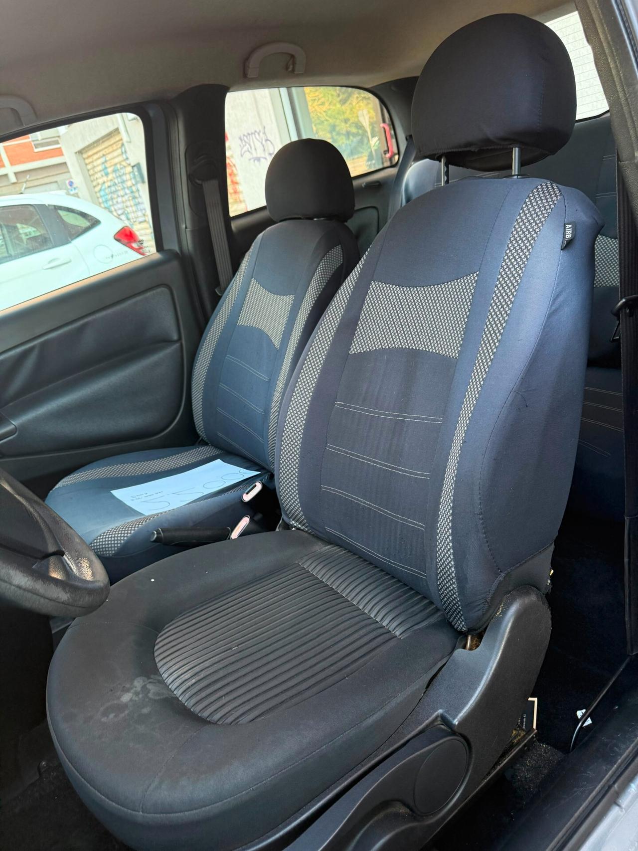 Lancia Ypsilon 1.3 MJT 75 CV Versus