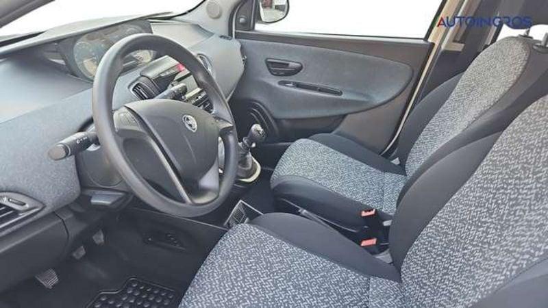 Lancia Ypsilon 1.0 FireFly Hybrid Silver
