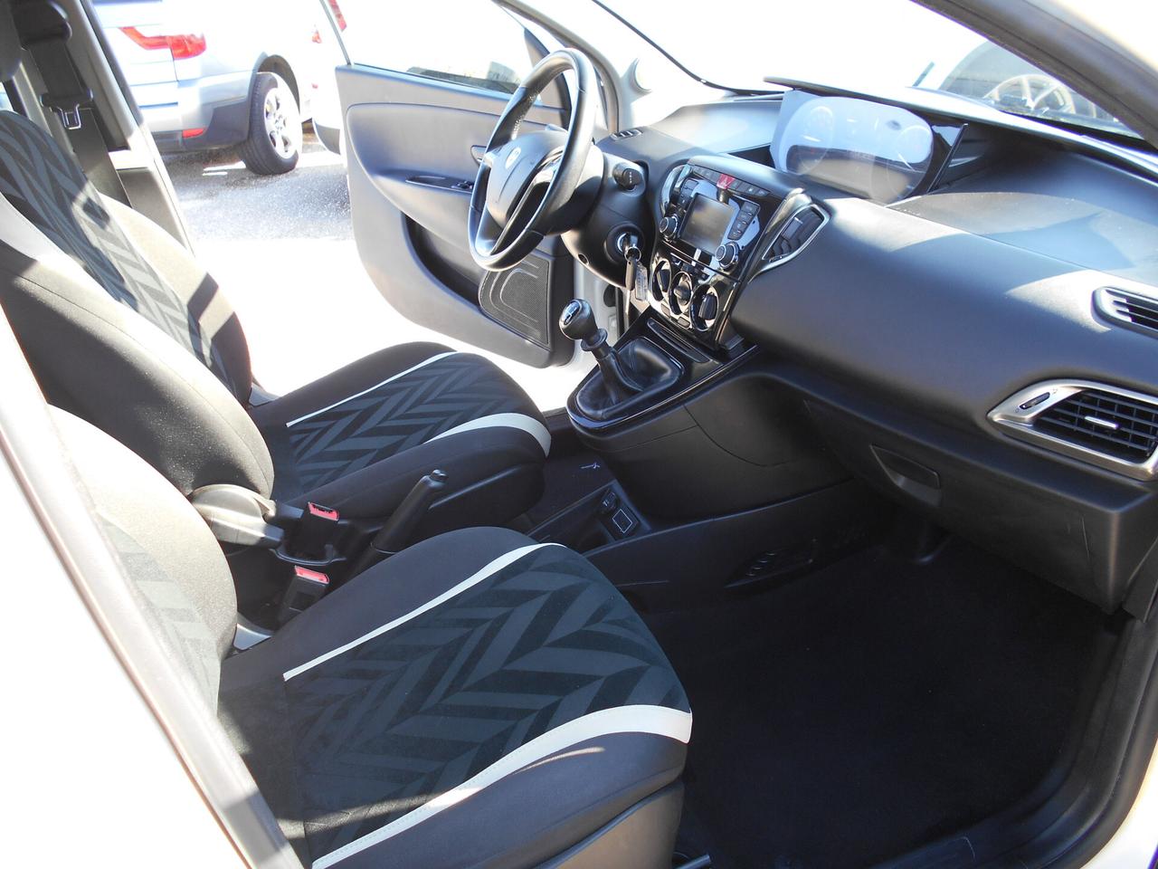 Lancia Ypsilon 1.2 69 CV 5 porte Gold