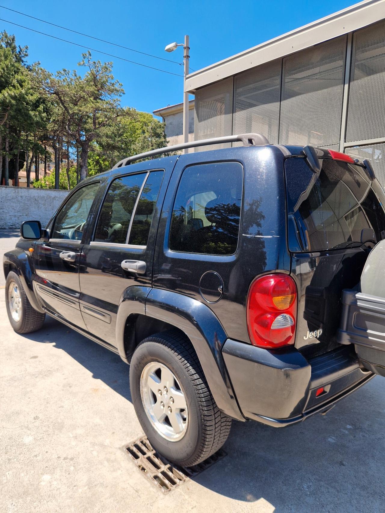 Jeep Cherokee 2.5 CRD Sport 4x4 inseribile