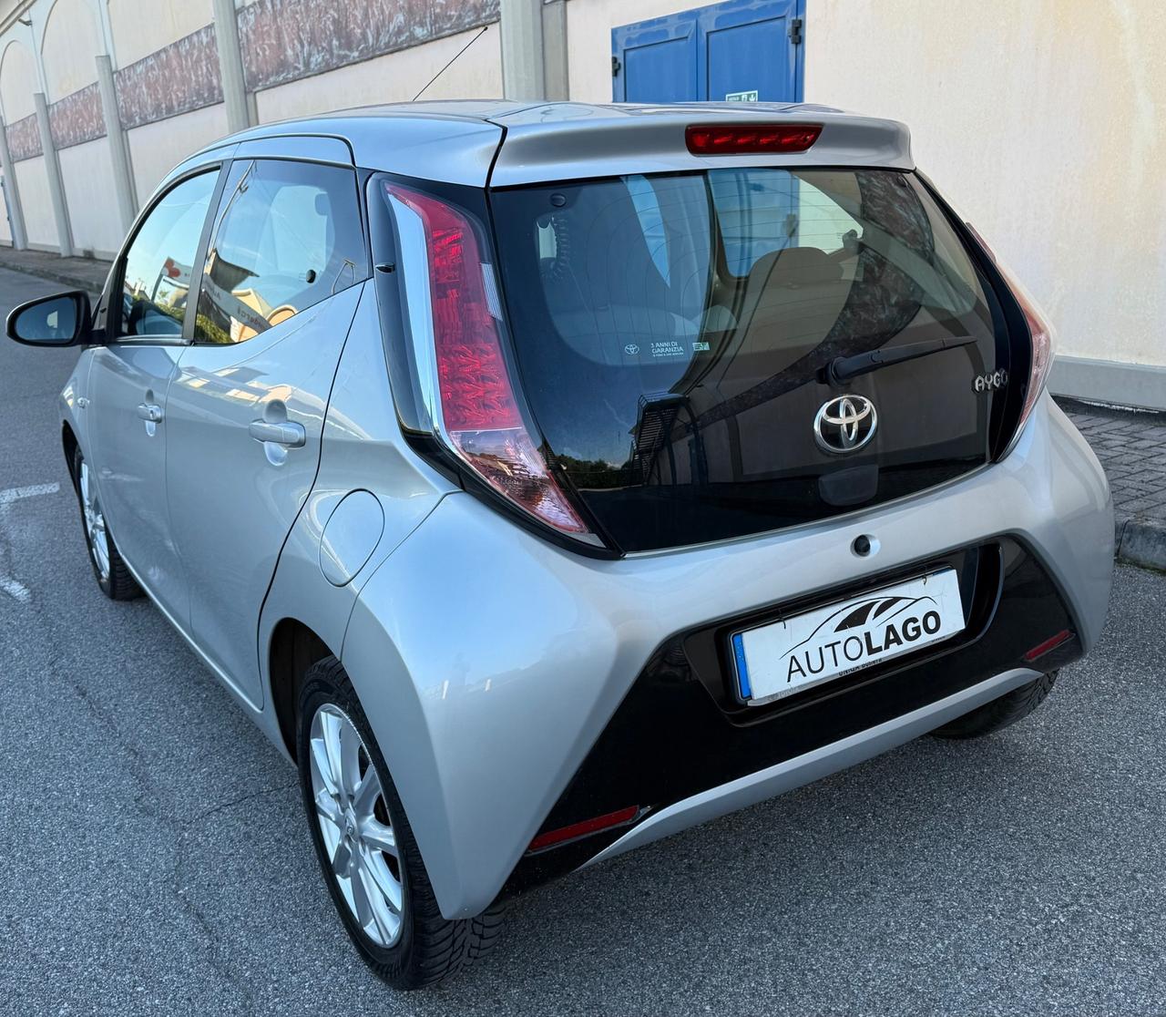 Toyota Aygo 1.0 VVT-i 69 CV 5 porte x-play MMT