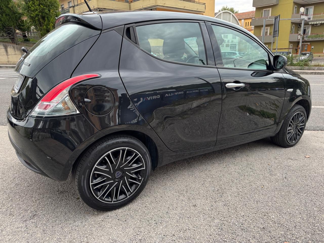 LANCIA YPSILON 1.0 FireFly HYBRID 70CV - DICEMBRE 2022 - 70.000KM - COME NUOVA