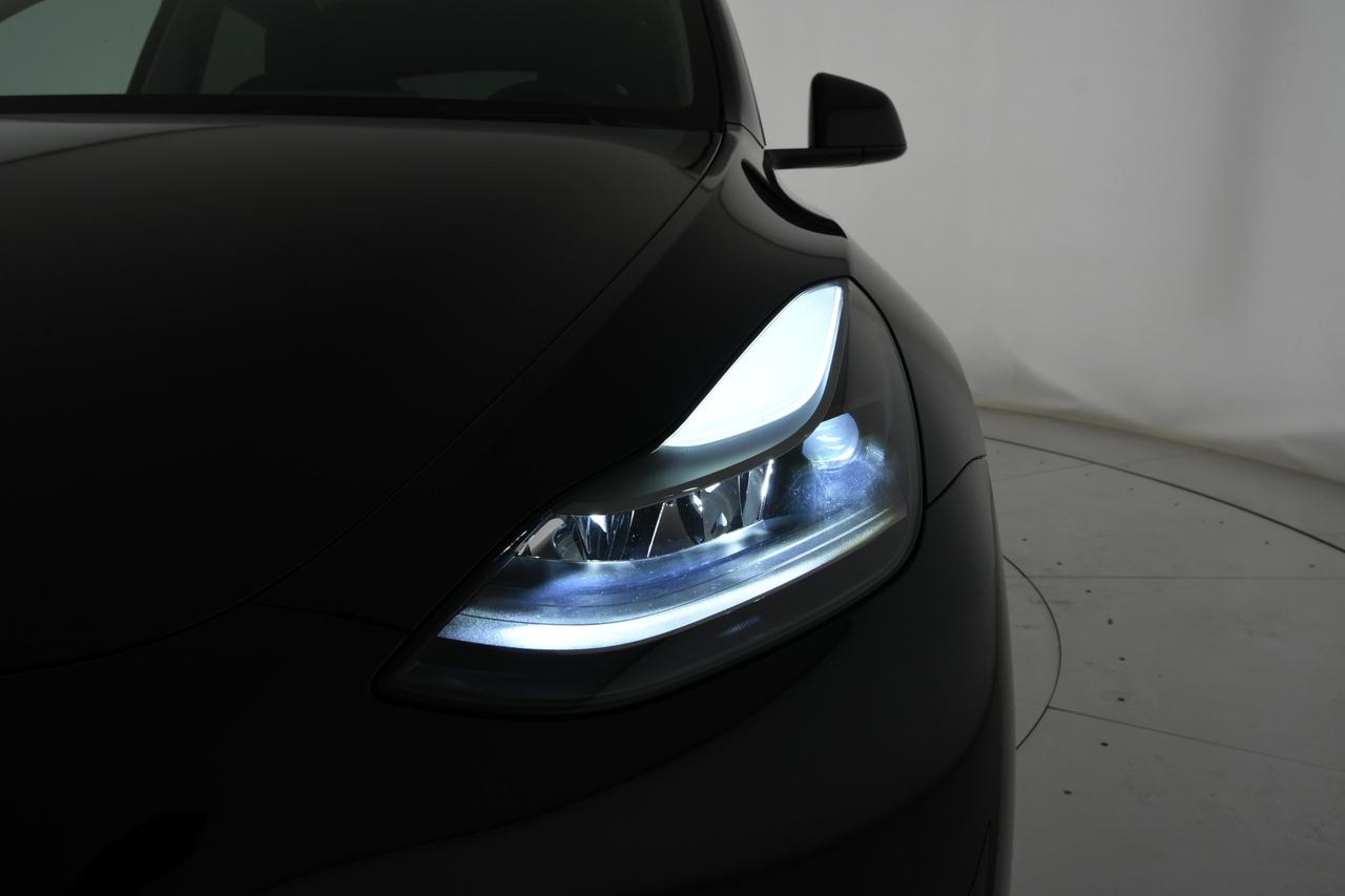 TESLA Model Y Long Range Dual Motor awd + AUTOPYLOT MAX