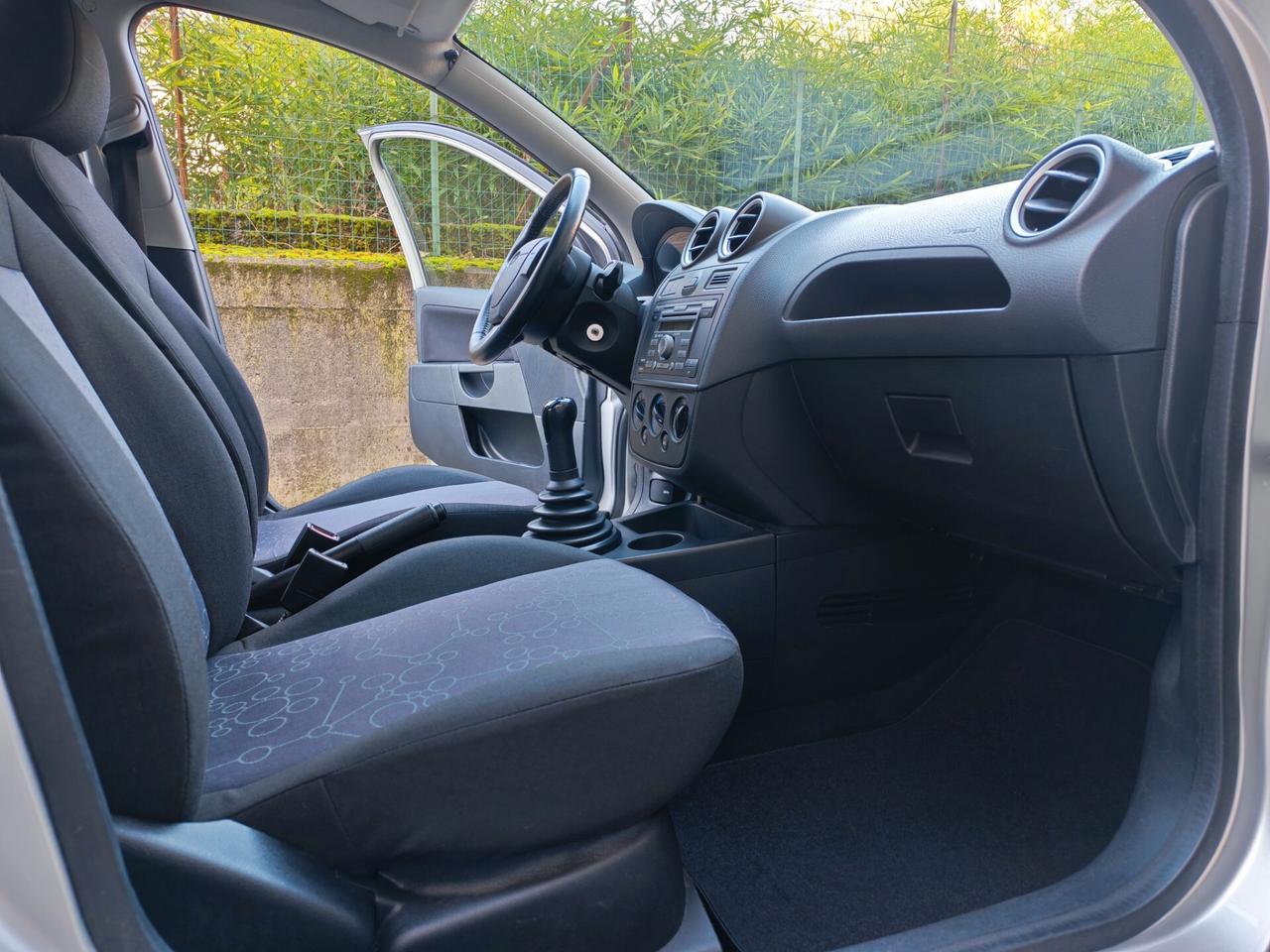 Ford Fiesta 1.2 BENZINA 75cv / 76.000km / Unipro