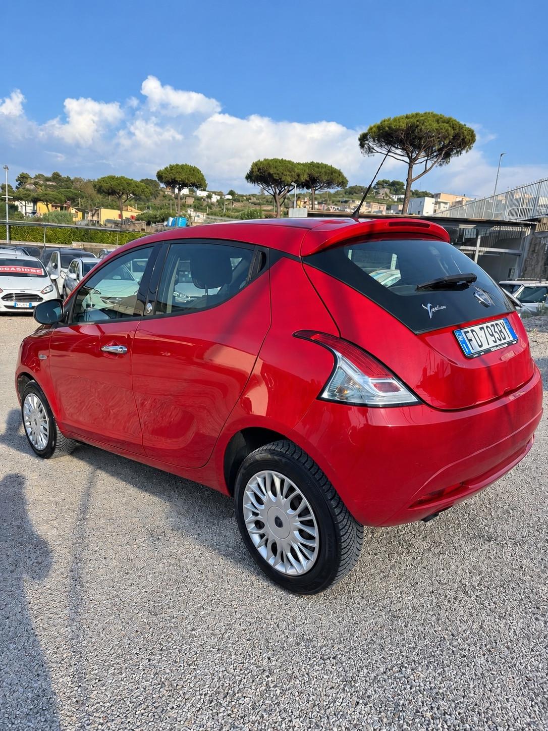 Lancia Ypsilon 0.9 TwinAir 85 CV 5 porte Metano Ecochic Silver