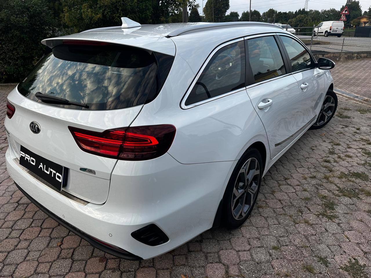 Kia Ceed 1.4 MPi GPL SW Business Class