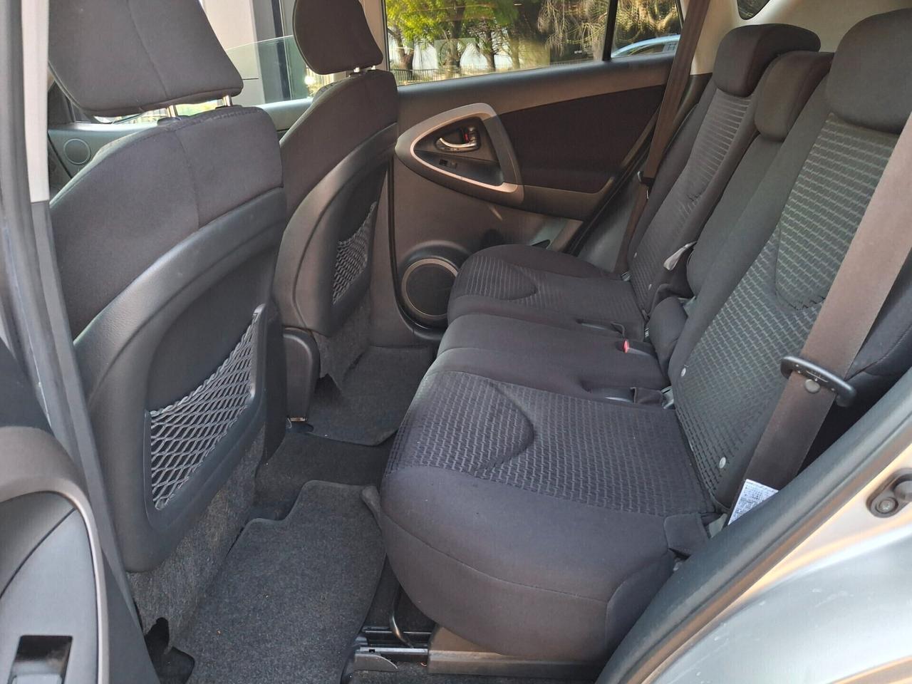 Toyota RAV4-2.2 D-4D 136 CV.*GANCIO TRAINO*NAVI*