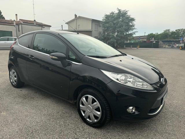 FORD Fiesta + 1.4 TDCi 68CV neopatentati come foto