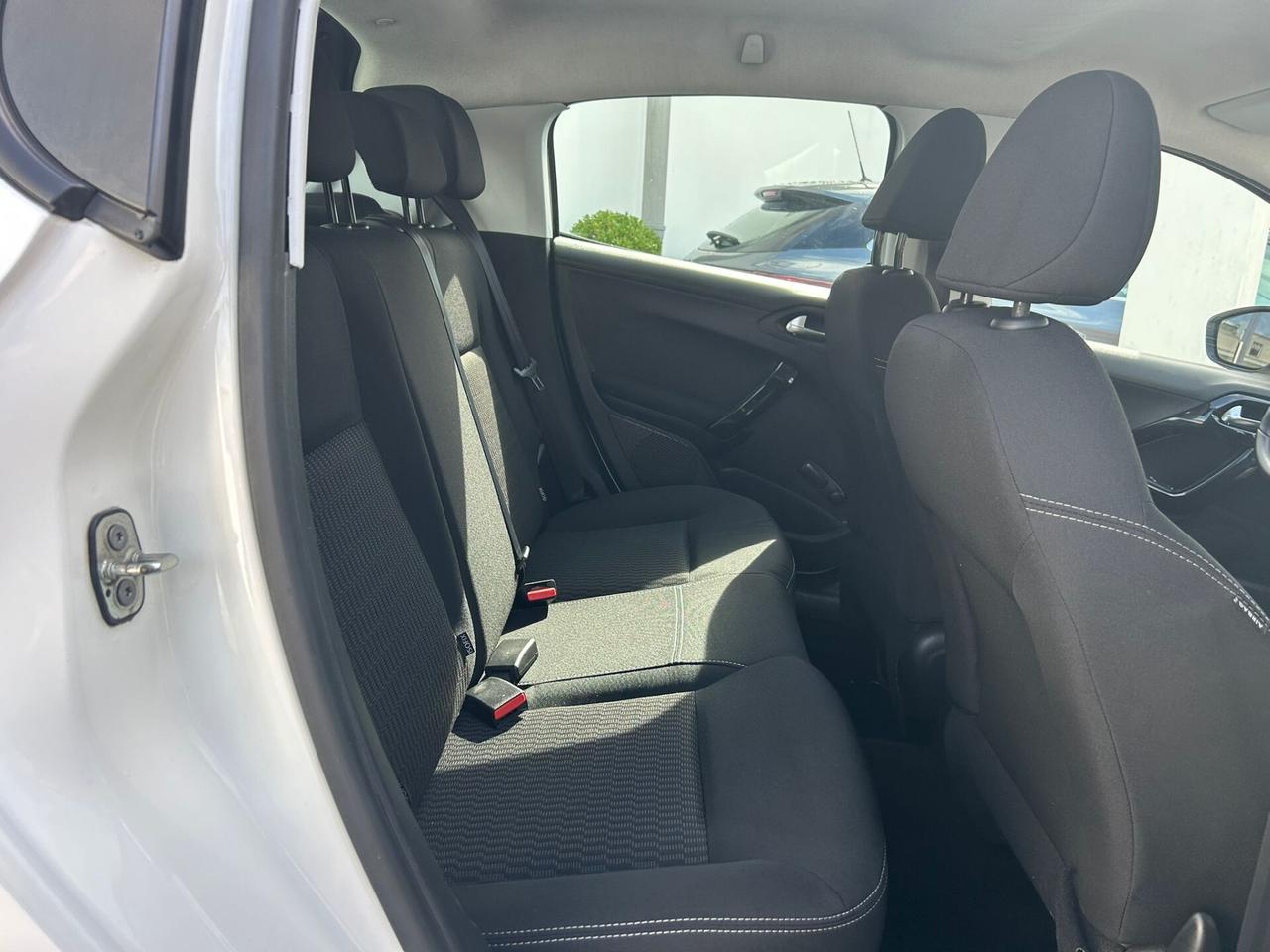 Peugeot 208 1.6 HDI 75Cv 5P ALLURE-2016