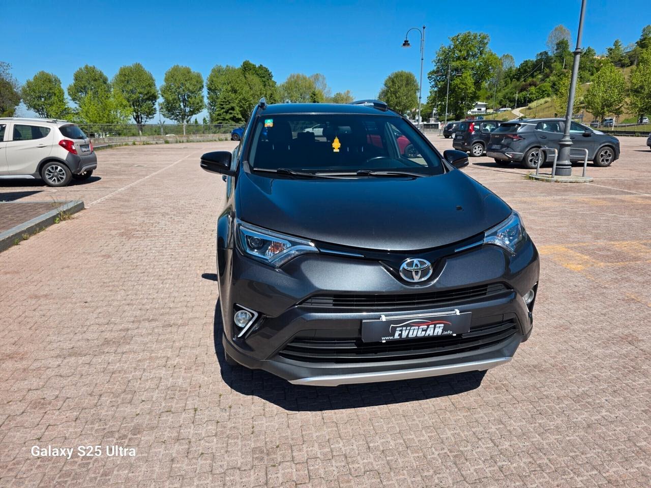 toyota rav4 2.0 D-4D valutiamo usato