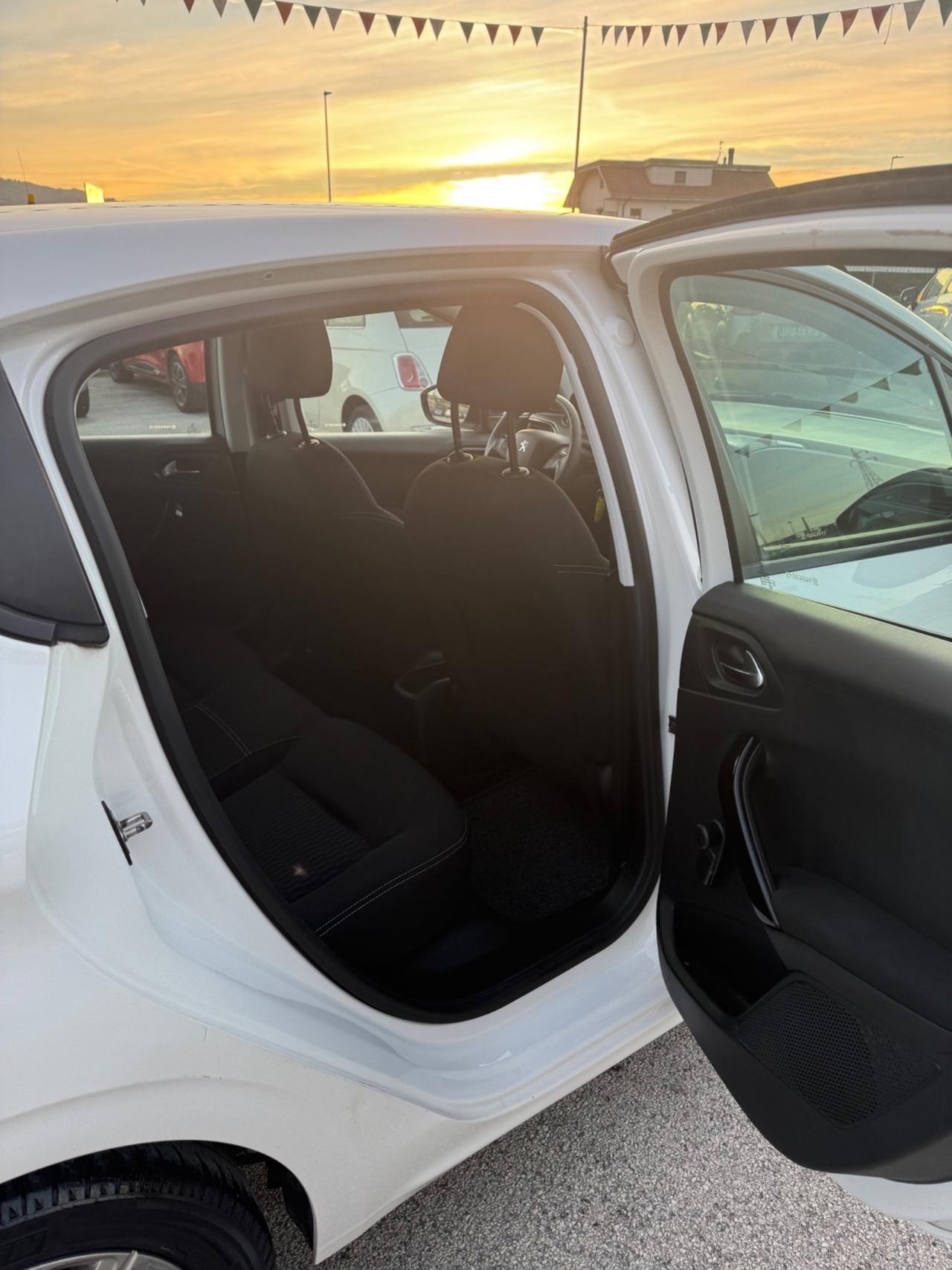 Peugeot 208 PureTech 82 5 porte Allure