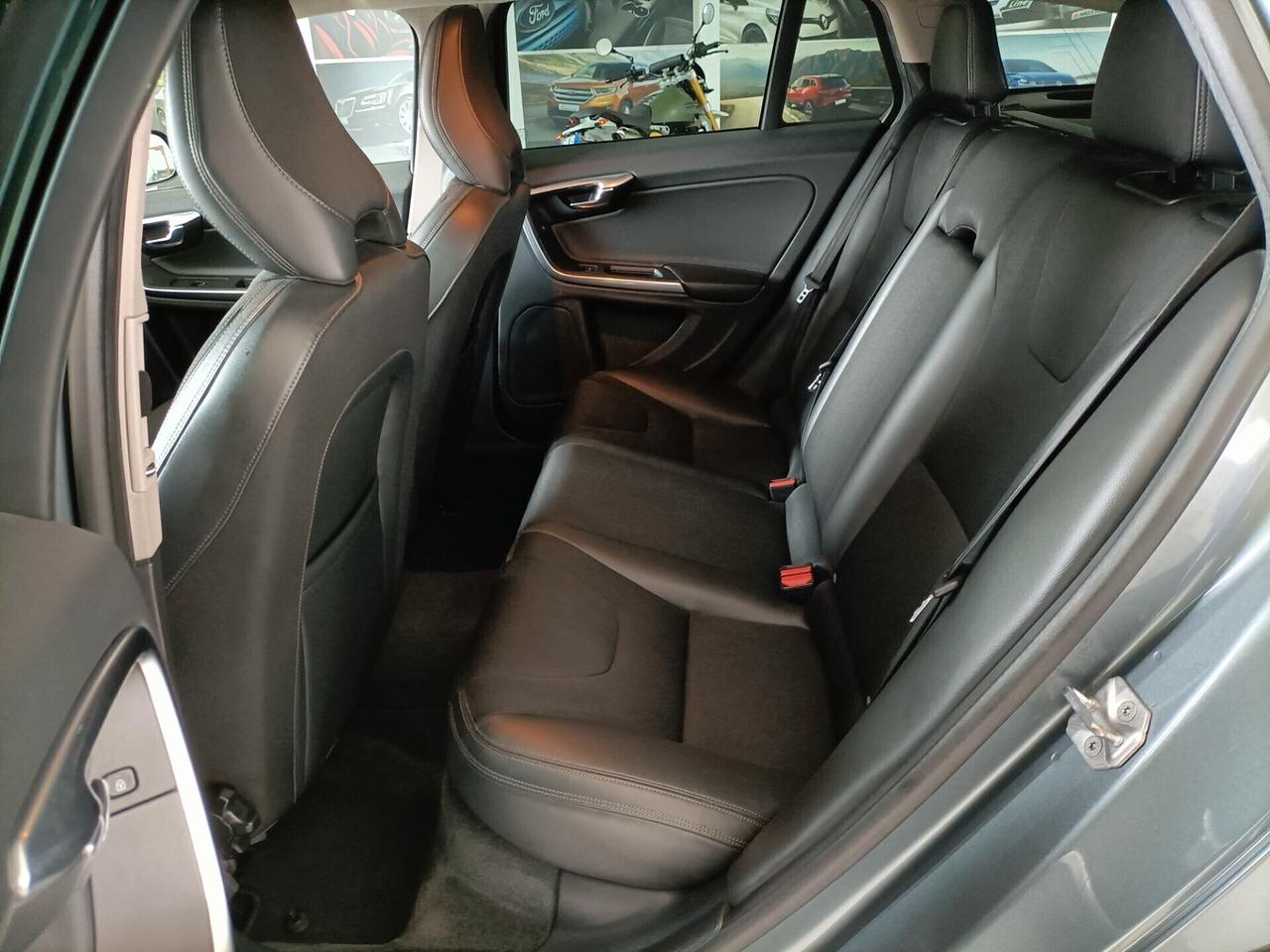 Volvo V60 2.0 D3 150 CV Geartronic R-design - 06/2016