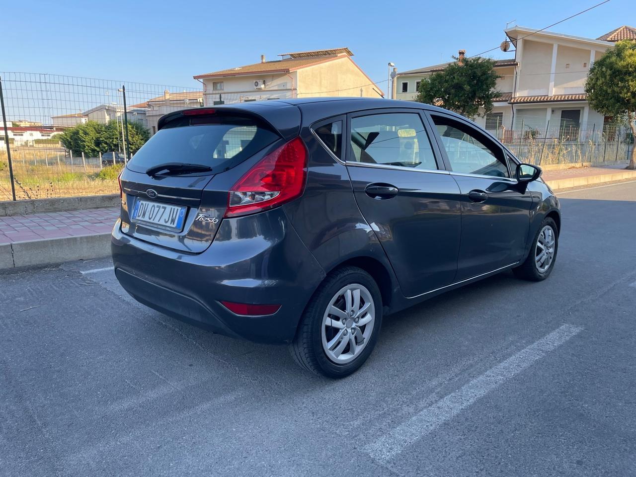 Ford Fiesta 1.4 TDCi 68CV 5 porte Titanium