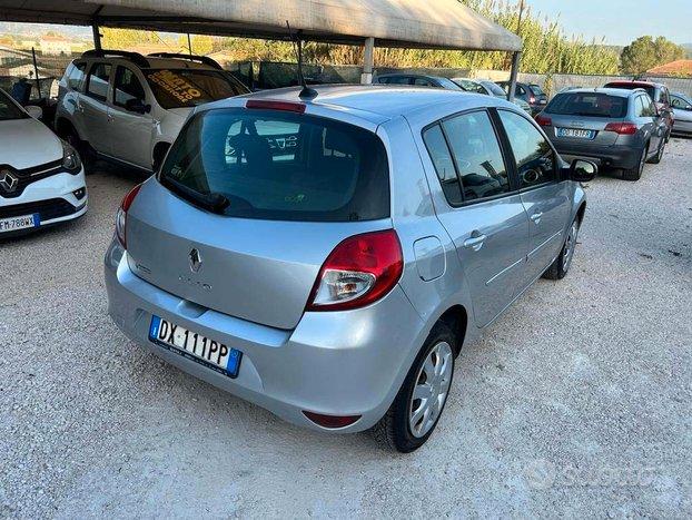 Renault clio neopatentati