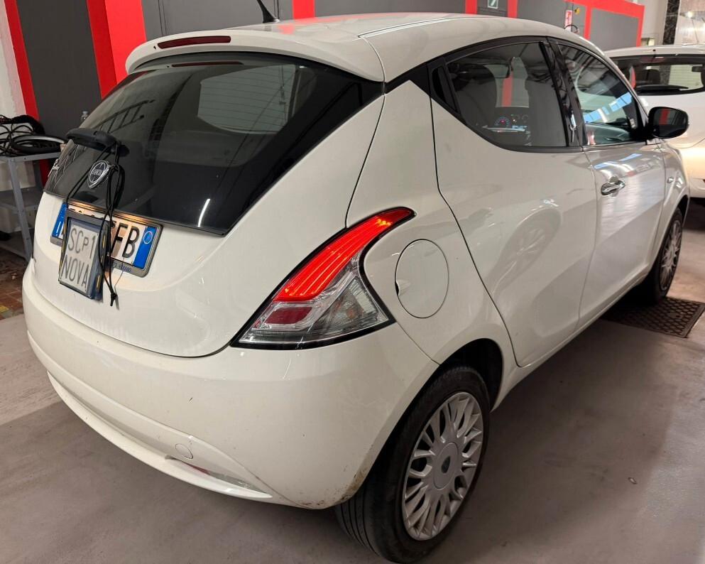 Lancia Ypsilon 1.2 69 CV 5 porte