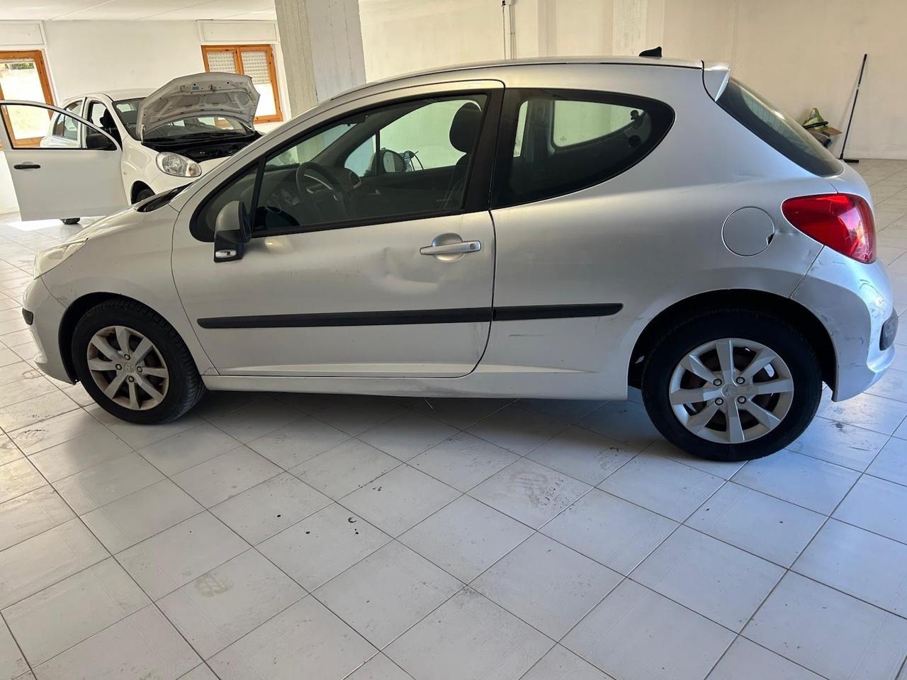 Peugeot 207 1.4 8V 75CV 3p. ONE Line