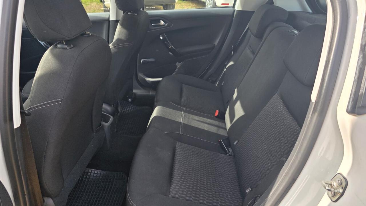 Peugeot 208 1.5 Blue-HDi 102 CV 2018 E6 ACTIVE € 6.900,00