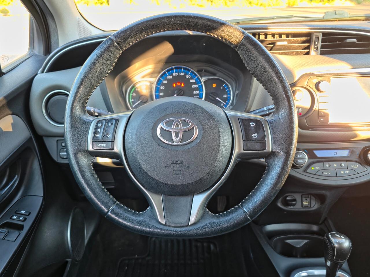Toyota Yaris 1.5 Hybrid 5 porte Active -E6 Automatica NEO 2015