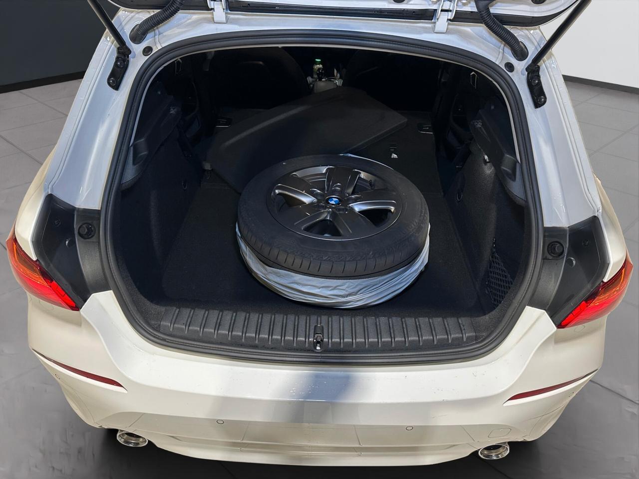 Bmw 118 118d 5p. Business Advantage