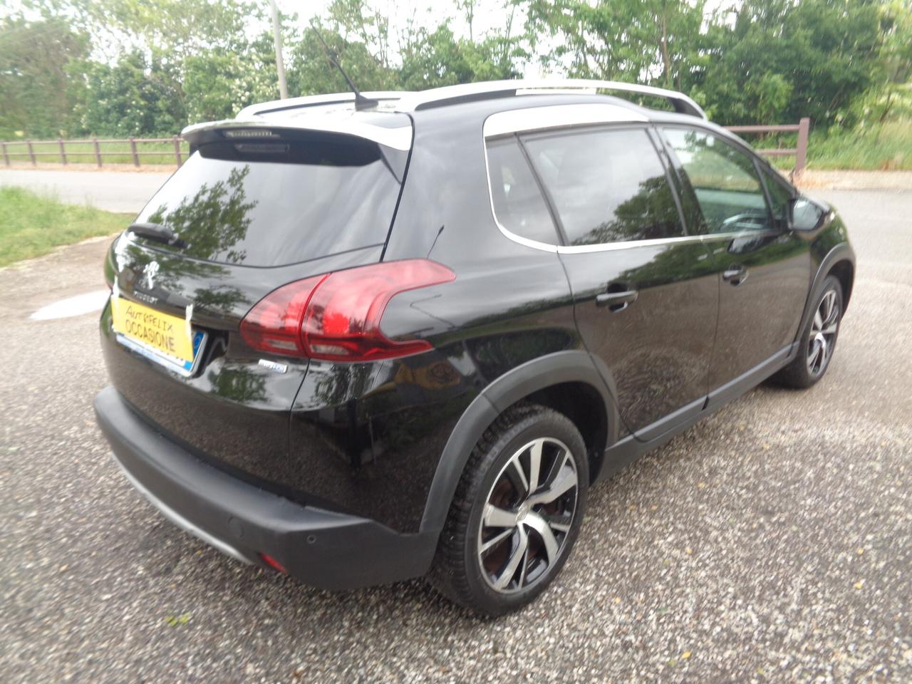 Peugeot 2008 BlueHDi 100 GT Line da vetrina