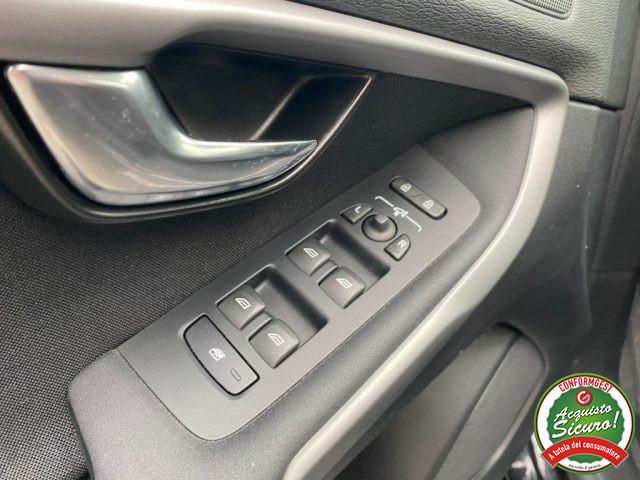 VOLVO V40 D3 Momentum