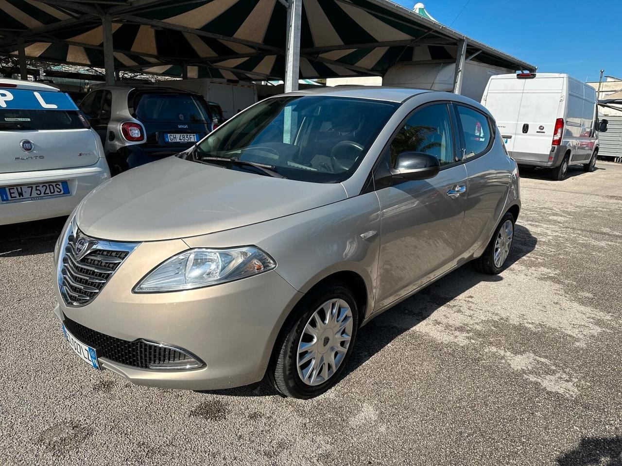 Lancia Ypsilon 1.2 69 CV 5 porte Gold