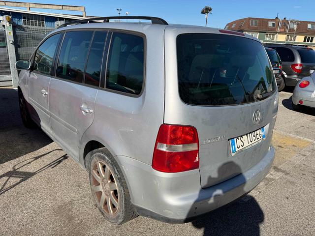 VOLKSWAGEN Touran 7posti 2.0 16V TDI Highline motore da fare