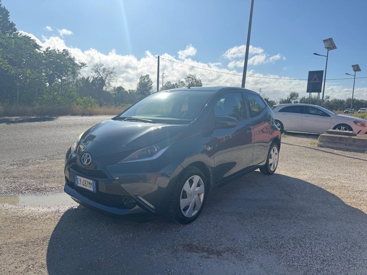 Toyota Aygo 1.0 VVT-i 69 CV 5 porte x-cool