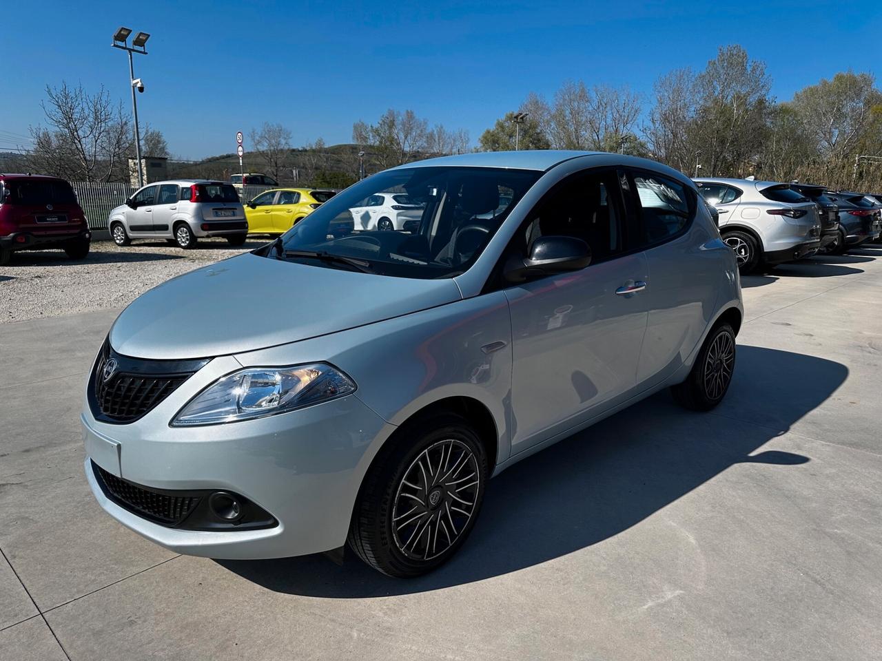 Lancia Ypsilon 1.0 FireFly 5 porte S&S Hybrid Oro