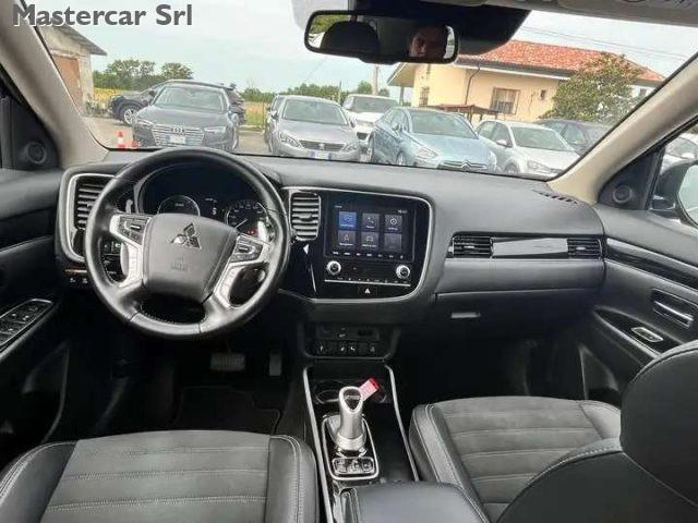 MITSUBISHI Outlander Outlander phev 2.4 Instyle 4wd - FZ219SY