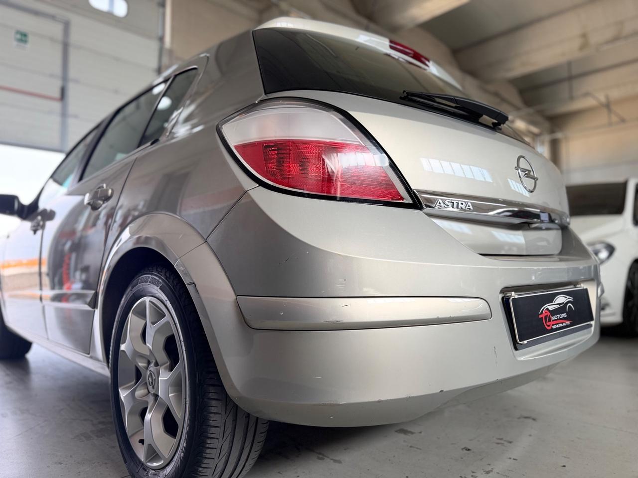 Opel Astra 1.6 16V Twinport 5 porte Cosmo GANCIO TRAINO