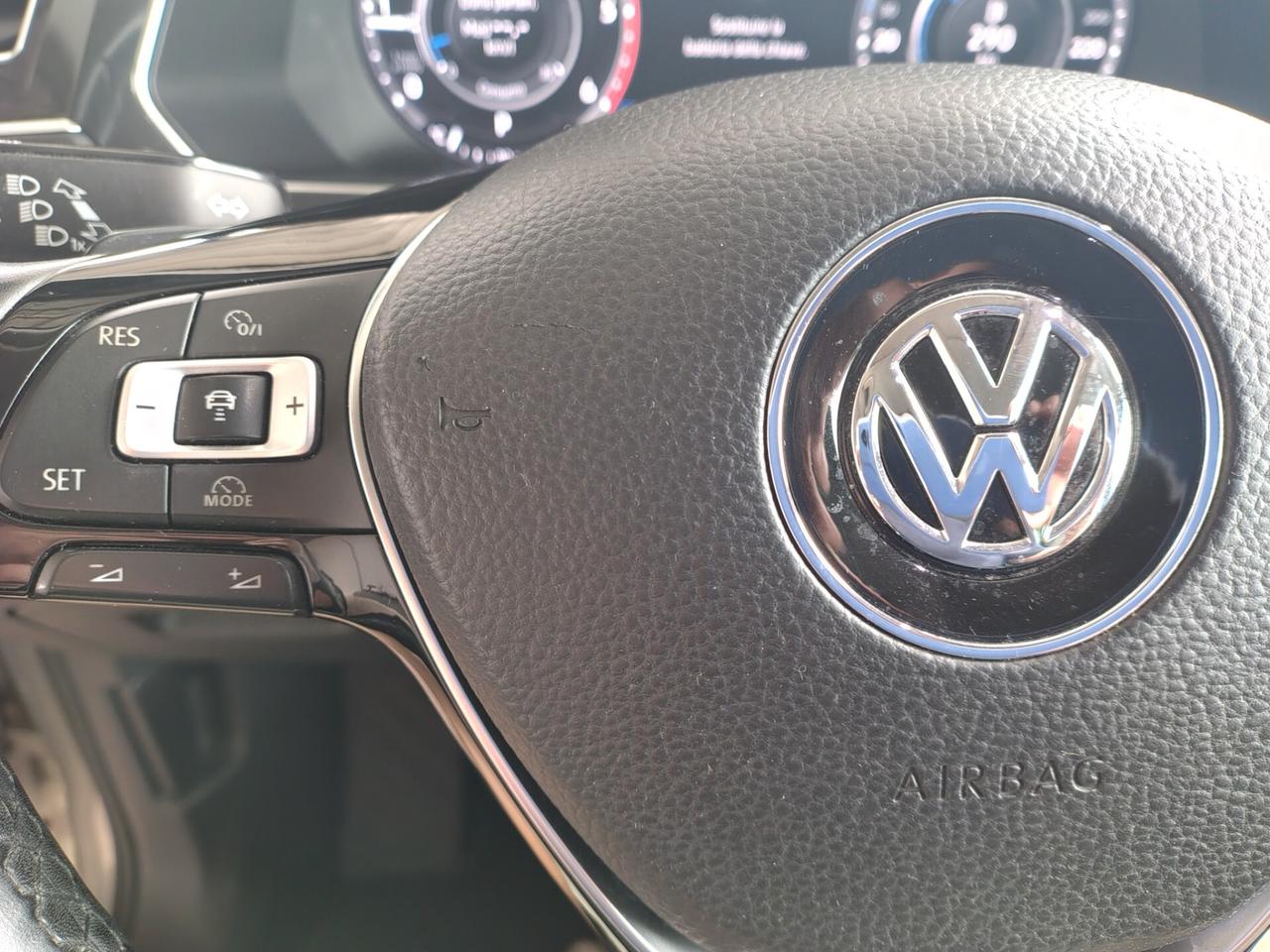 Volkswagen Tiguan 2.0 TDI SCR DSG 4MOTION Business BMT