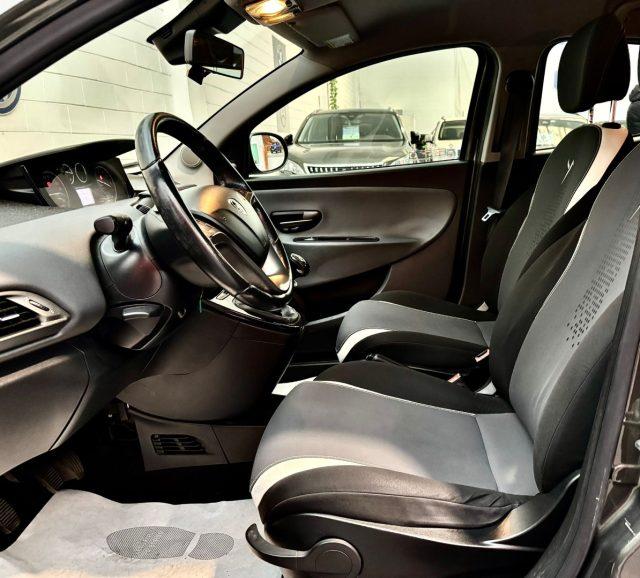 LANCIA Ypsilon 1.2 69 CV 5 porte Platinum ADATTA A NEPATENTATI