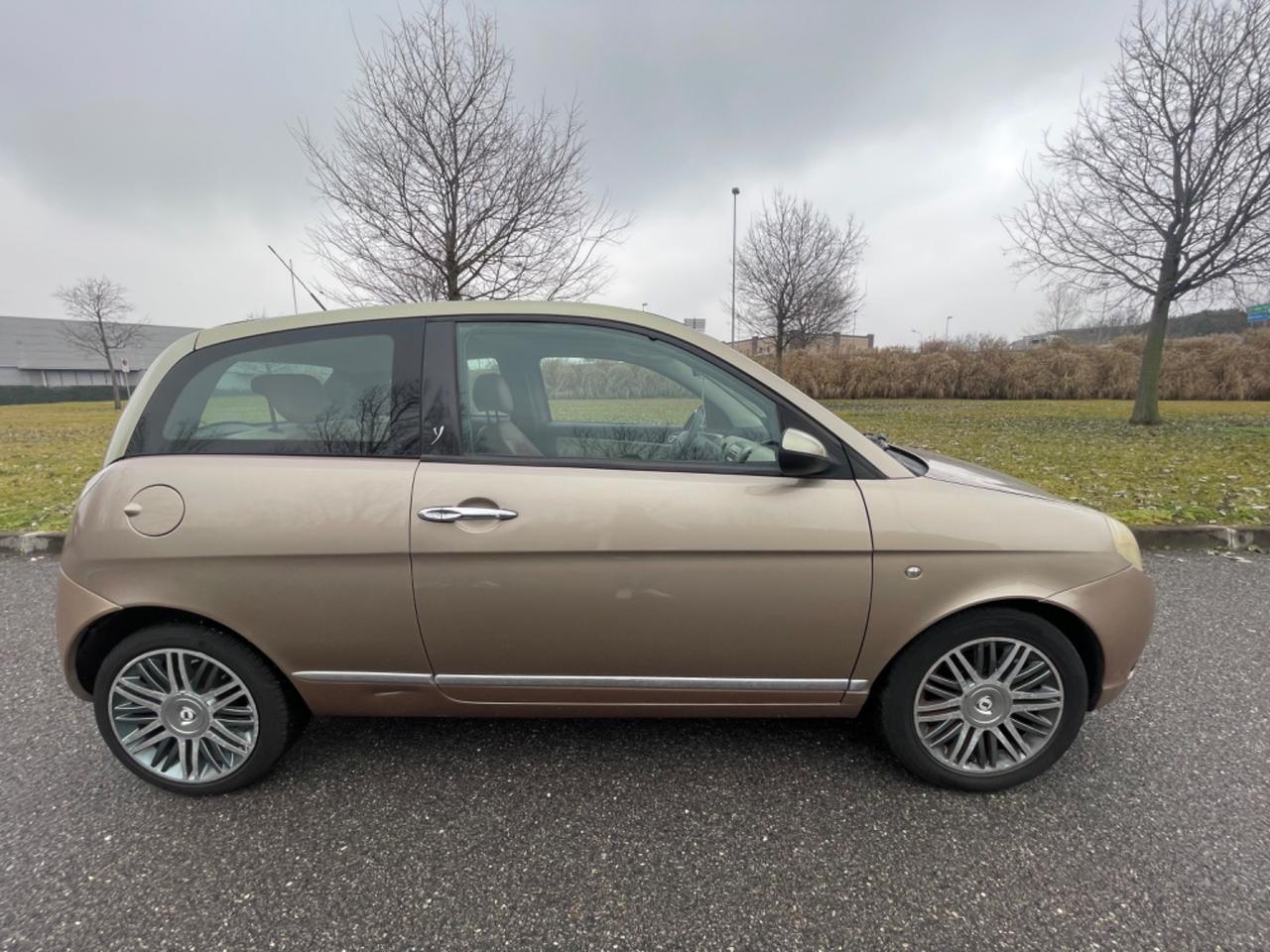 Lancia Ypsilon 1.3 MJT 90 CV Blue&Me