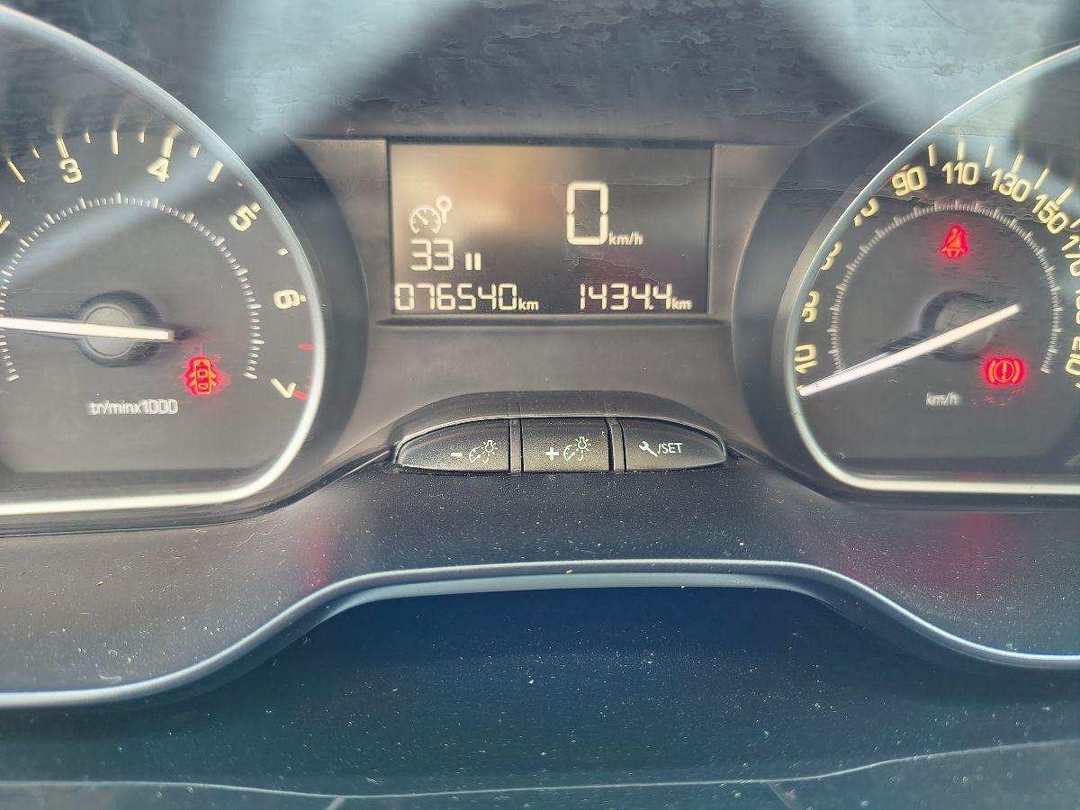 PEUGEOT - 208 - PureTech 82 5p. Touch