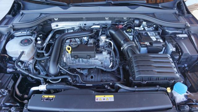 VOLKSWAGEN Golf 1.0 eTSI EVO DSG Life