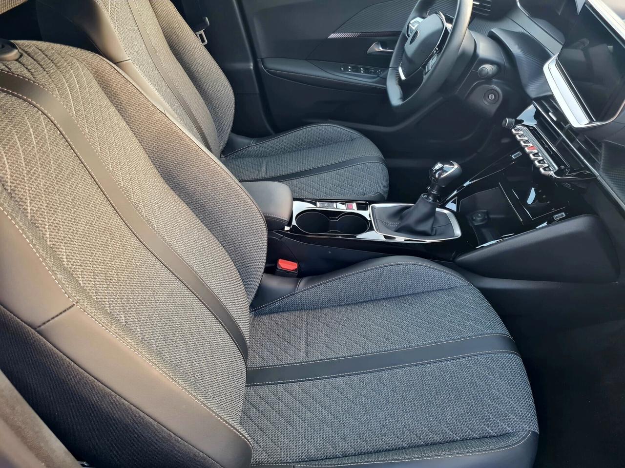 Peugeot 2008 PureTech 100 S&S Allure*NAVI*APPLE CARPLAY*