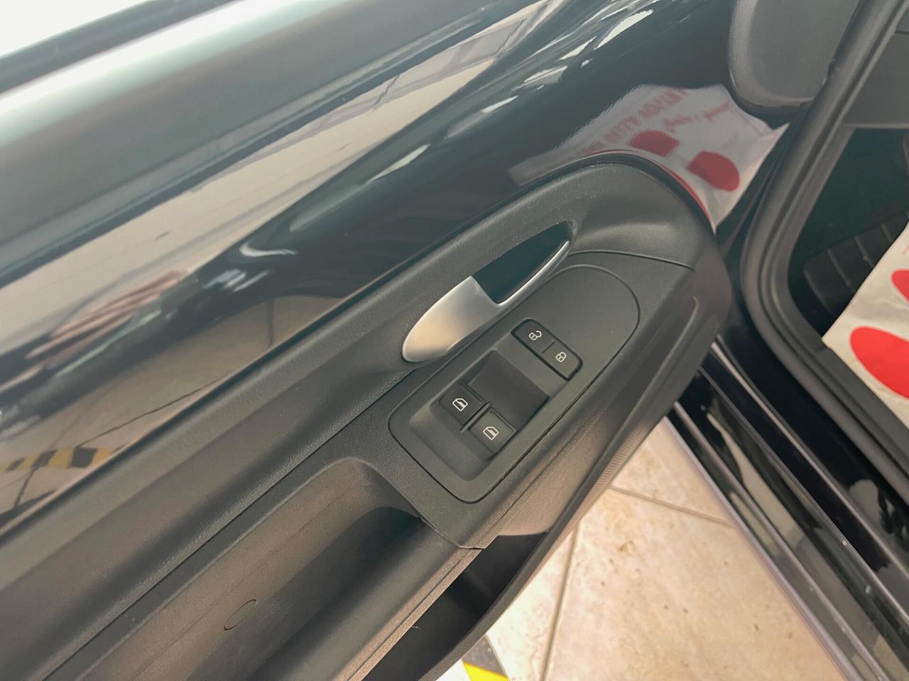 Volkswagen UP! Move up 60cv ASG