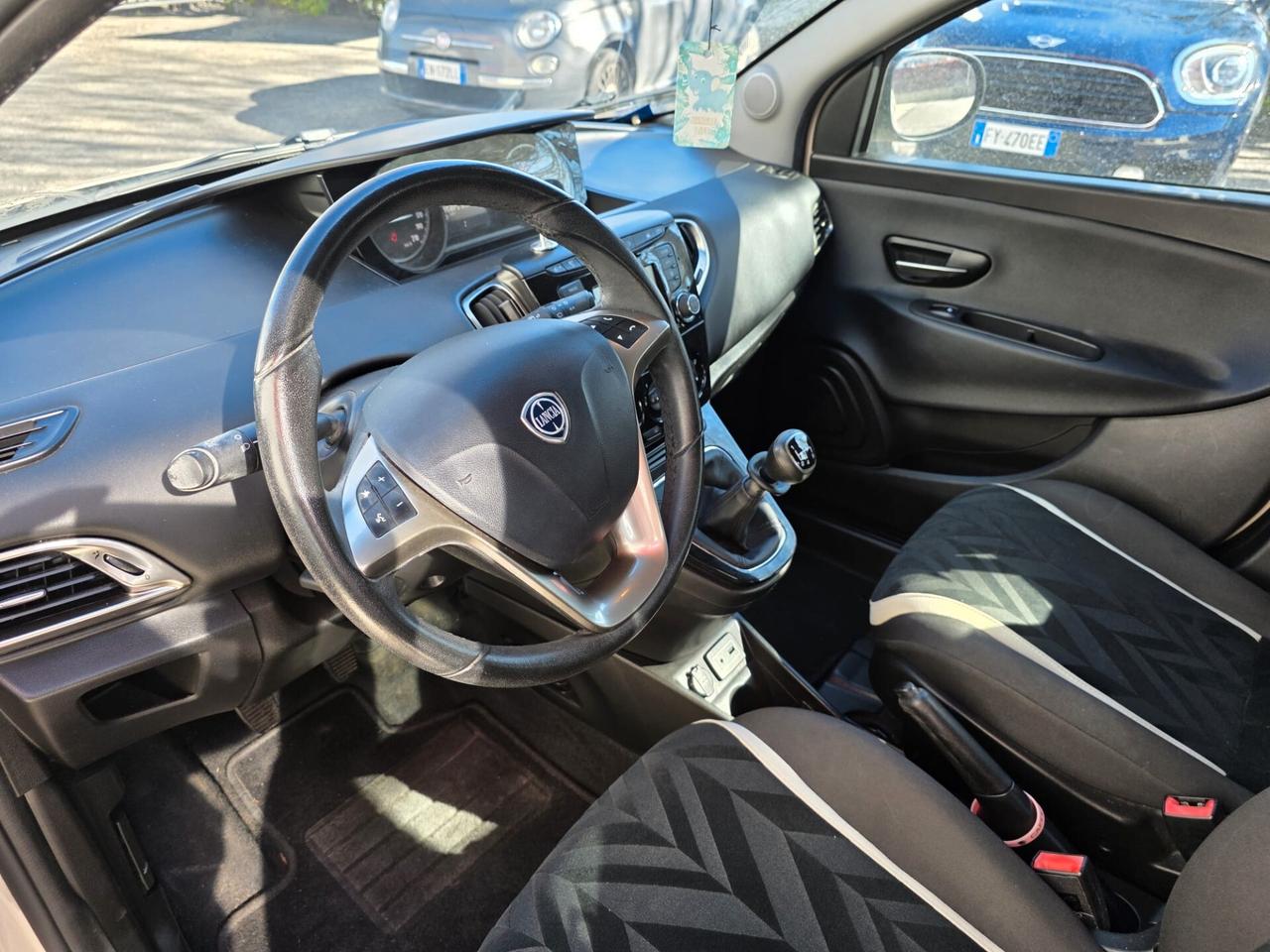 Lancia Ypsilon 1.2 69 CV 5 porte Gold
