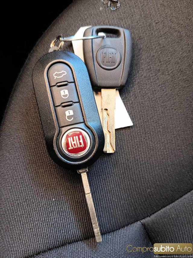 FIAT 500 1.0 Hybrid Red