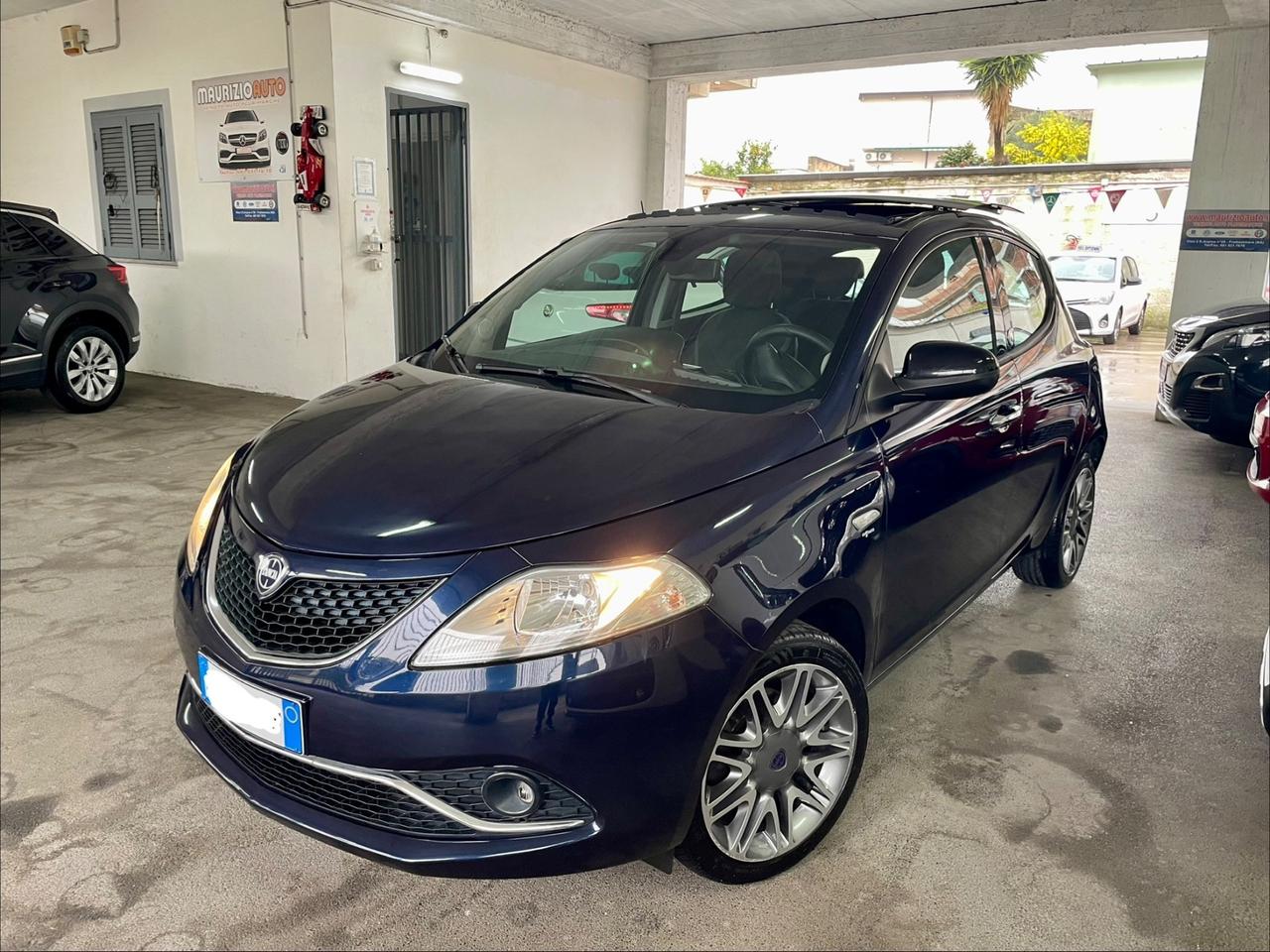Lancia Ypsilon 1.2 69 CV 5 porte GPL Ecochic Unyca tetto nav sensori pelle