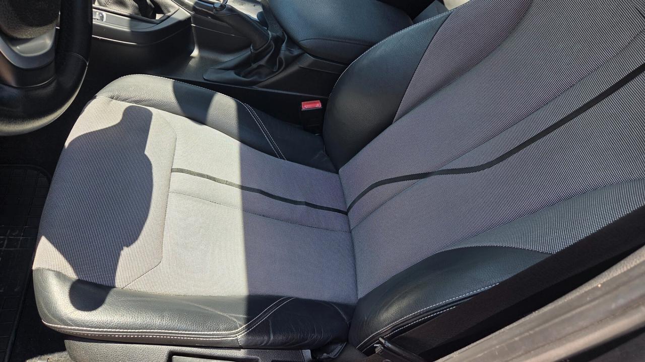 Bmw 116d 5p. Urban 2.0 d 116 cv