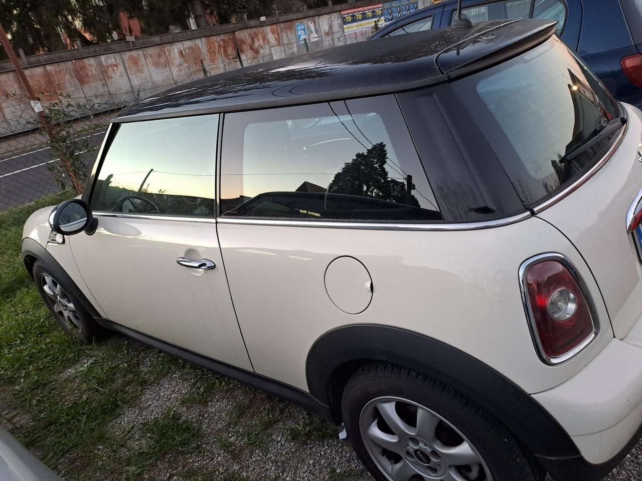 Mini Cooper 1.4 benzina Camden sportiva