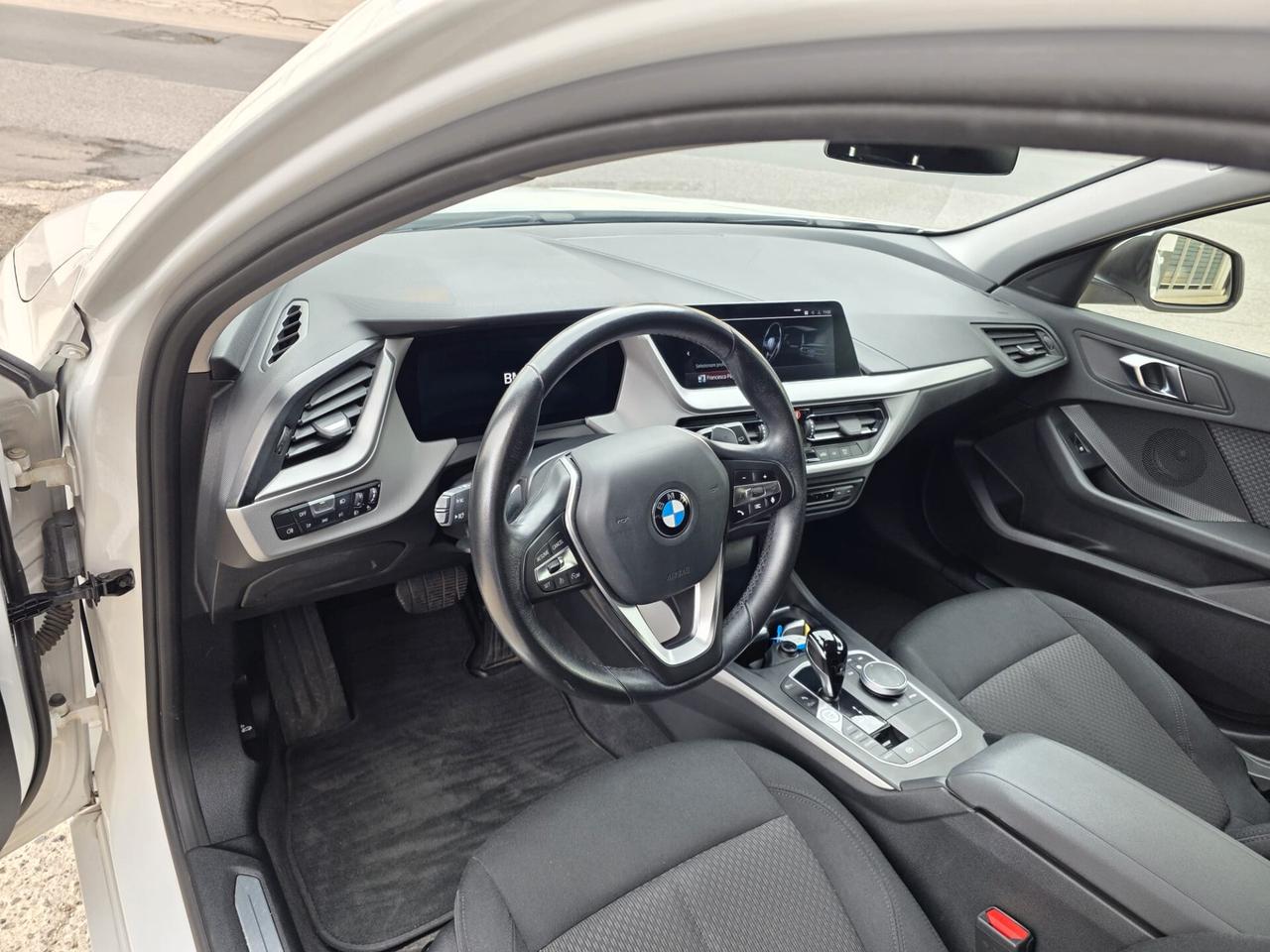 Bmw 118 118d 5p. Advantage